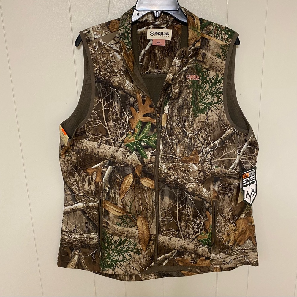 Magellan Outdoors Women’s Size XXL Realtree Camouflage 
Hunting Vest